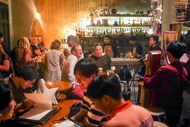 Bangkok Tuk Tuk Night Tour with food & drinks in Siam & Silom - What the guide adds to the evening