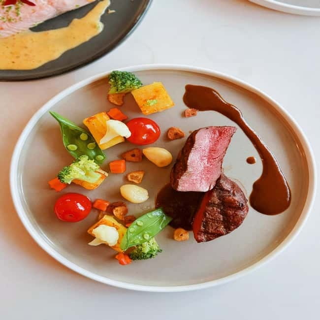 Bangkok: Walk Rooftop Bar at Centara Watergate Hotel - Service that supports a special occasion