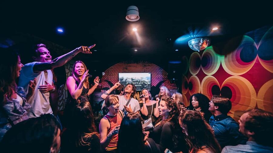 Bar Crawl Benidorm: 4 Venues 1 Night - Camden Town pub: finding the group