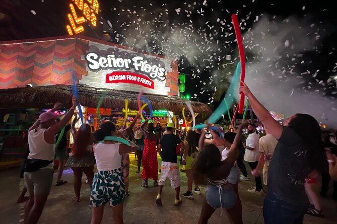 Bar Crawl Madness Tour in Cancun - Friday: Rakata makes the weekend route busier