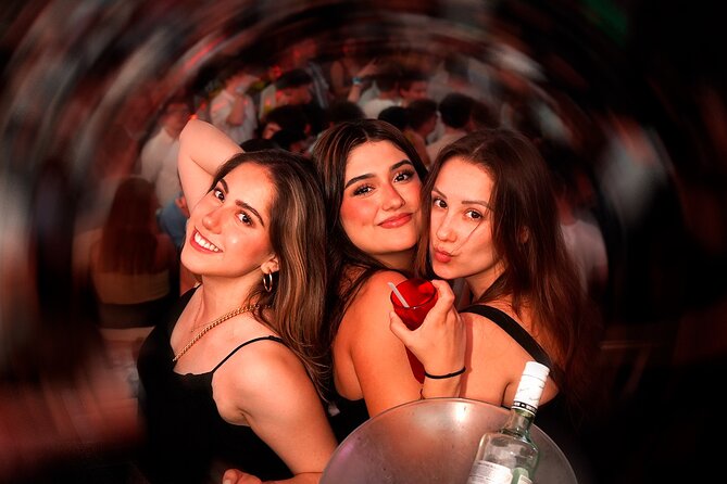 Bar Crawl Madness Tour in Cancun - Saturday: D’Cave and the biggest party potential