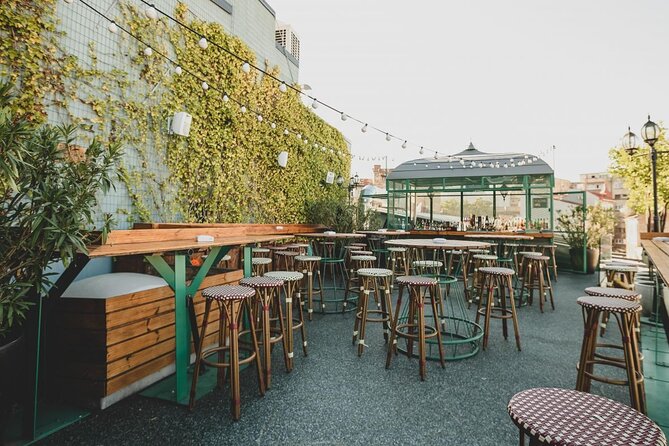 Bar Crawling - Control Club: the move toward late-night music