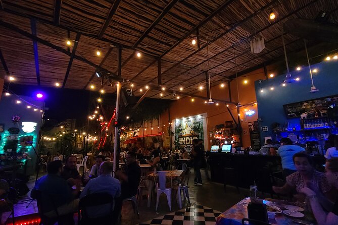 Bar hopping tour in Merida - Stop two: El Gallito and traditional cantina life