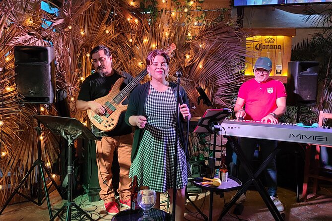 Bar hopping tour in Merida - Stop three: La Negrita, the popular final stop