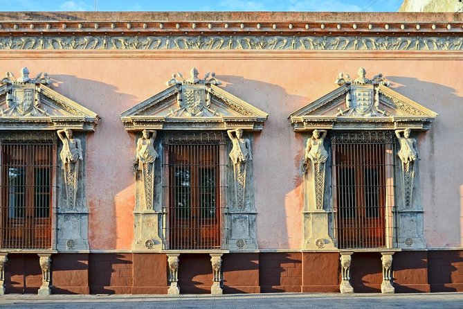 Bar Hopping Tour in Merida - Starting at Santa Ana and the Monumento Andres Quintana Roo