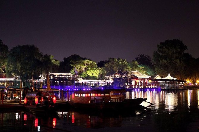 Beijing Imperial Dining Experience at Bai Jia Da Yuan Restaurant with Houhai Lake Bar Tour - Entering Bai Jia Da Yuan, a Qing palace setting
