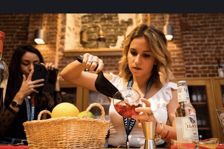 Benidorm: 1-Hour Private Tipsy Cocktail Masterclass - Making three cocktails with professional guidance