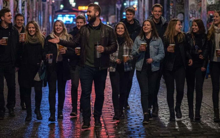Berlin: Alternative Pub Crawl, Bars, Beats & Insider Stories - Walking, transport, and the changing route