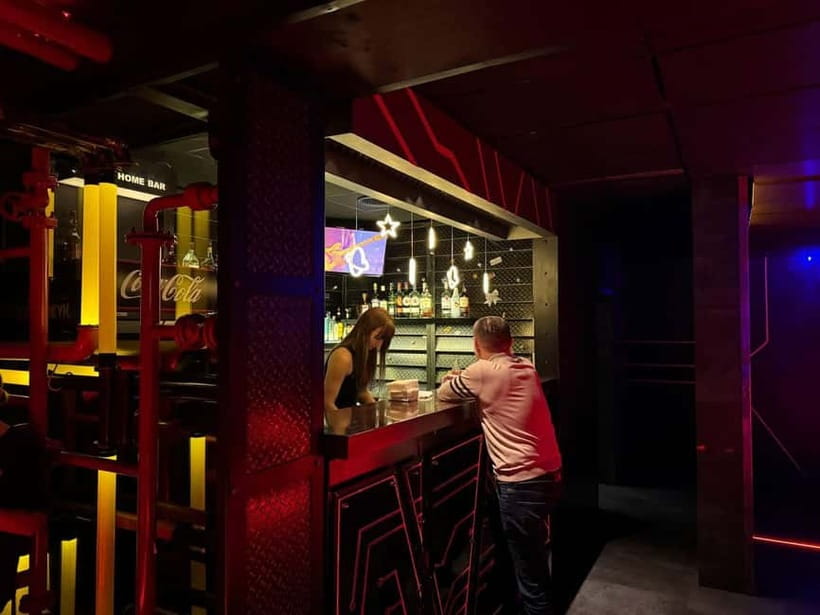 Bishkek Nightlife:How Metropolis Lives(Taste Crafted Drinks) - Ala-Too Square after dark