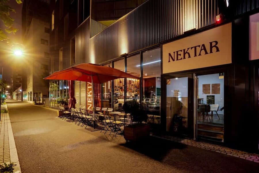 Bordeaux: Cocktail Workshop with a Professional Bartender - Shared Food Keeps the Evening Social