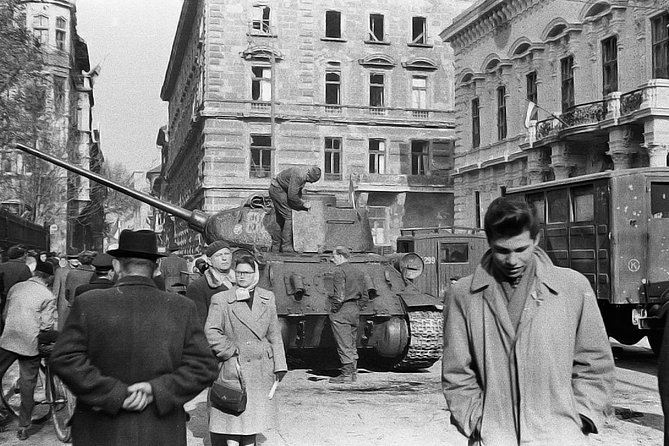 Born Under The Red Star - Communist tour with Coffee in a Retro Bar - Soviet Heroic Memorial and the meaning of liberation