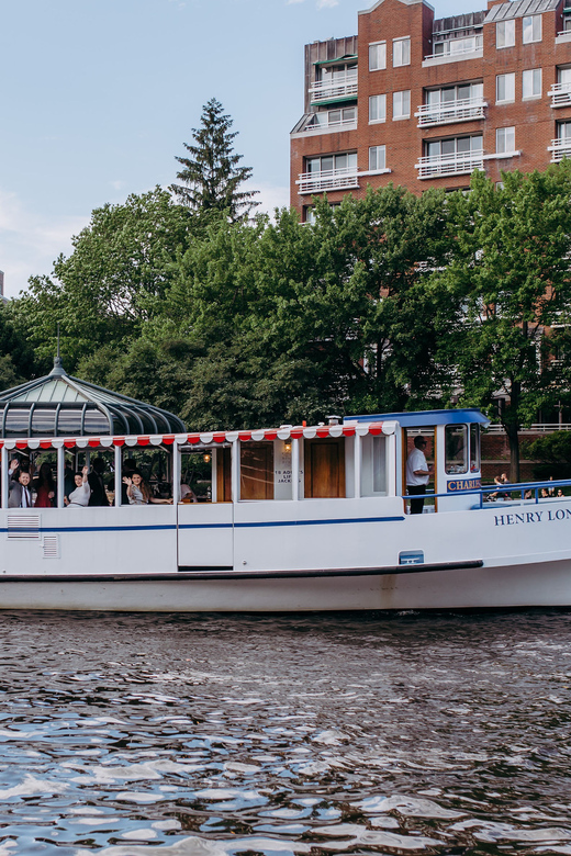 Boston: Charles River Sunset and Cocktail Cruise - Ordering a cocktail and finding the right mood
