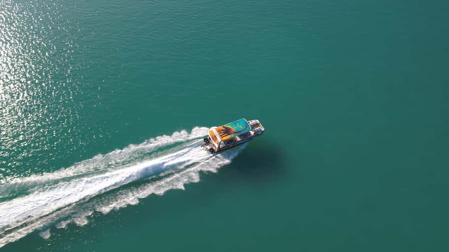 BROOME: DINOSAUR ADVENTURE CRUISE - With Tapas and Cocktail - Five courses and cocktails beside the water