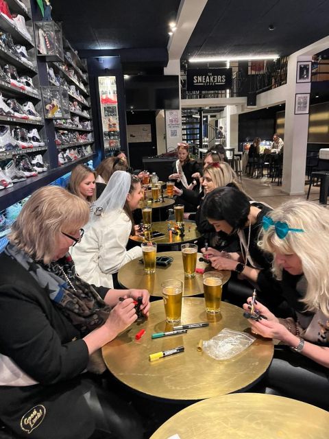 Brussels Tipsy Tour: Cocktail Making, Painting & Chocolates - Painting a Manneken Pis keeps the mood light