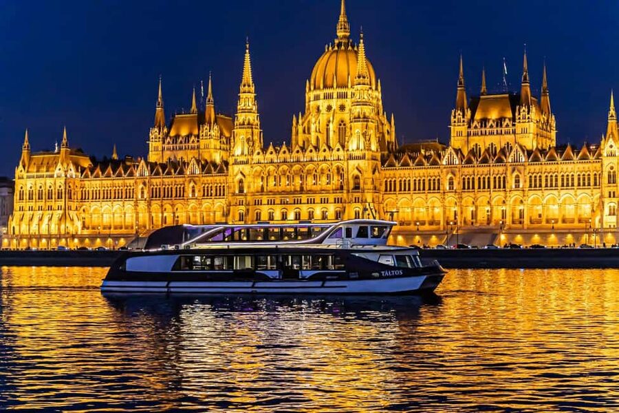 Budapest: 4-Course Dinner Cruise with Bar Piano - Key points to know before you book