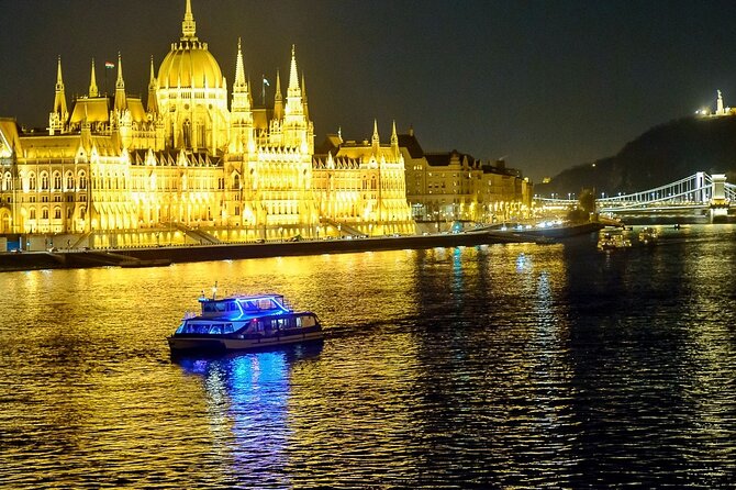 Budapest 4 course Dinner Cruise with Bar Piano and Welcome Drink - Margaret Bridge and the Chain Bridge