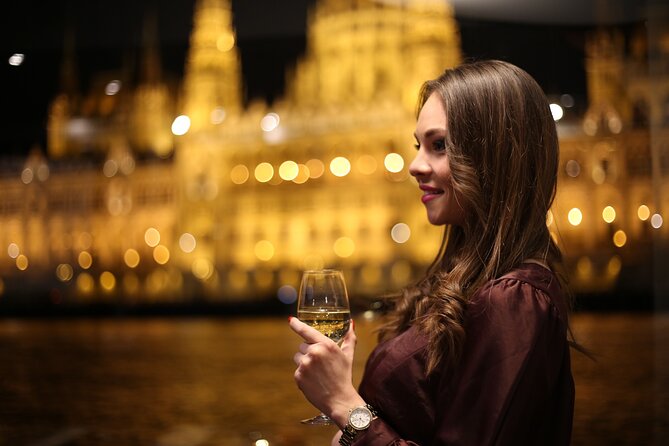Budapest 4 course Dinner Cruise with Bar Piano and Welcome Drink - Piano music, singing, and the sound level