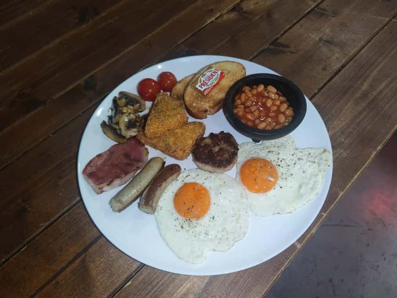 Budapest: 4-hour Bottomless Brunch w/ Cocktails & Craft Beer - Games, music, and the social side of the afternoon