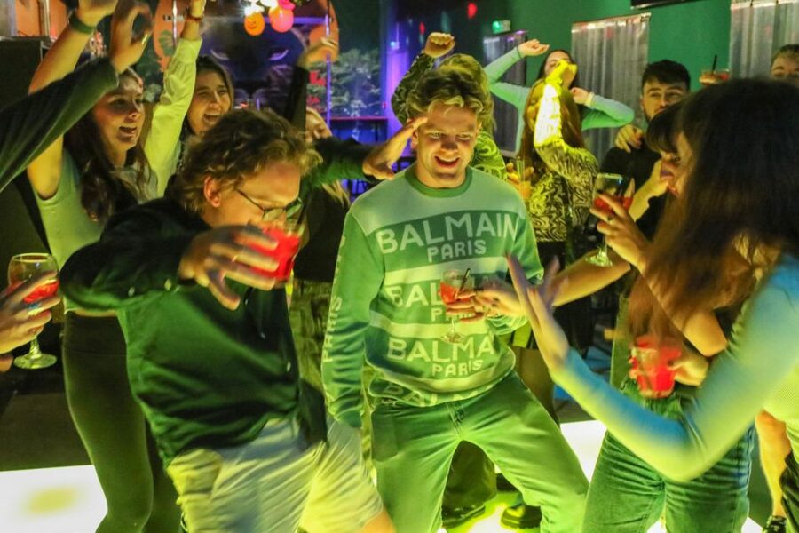 Budapest: Bar Crawl Tour with Local Drinks - Madách Imre út and the move toward dancing