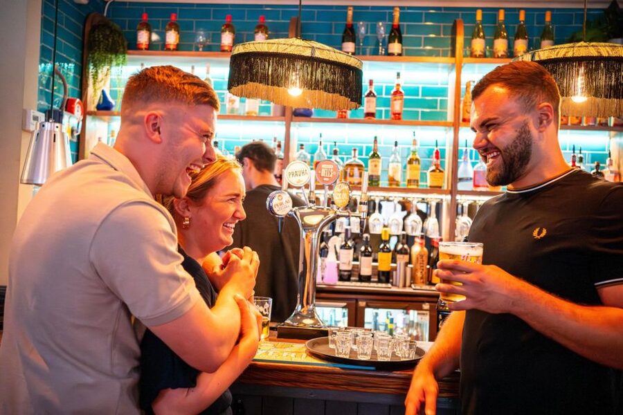 Budapest: Guided Bar Crawl Walking Tour - Wesselényi utca 21 and the first change of scene
