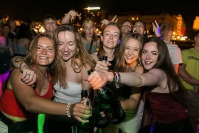 Pub Crawl & Ruin Bar Tour – Free Shots & VIP Entry