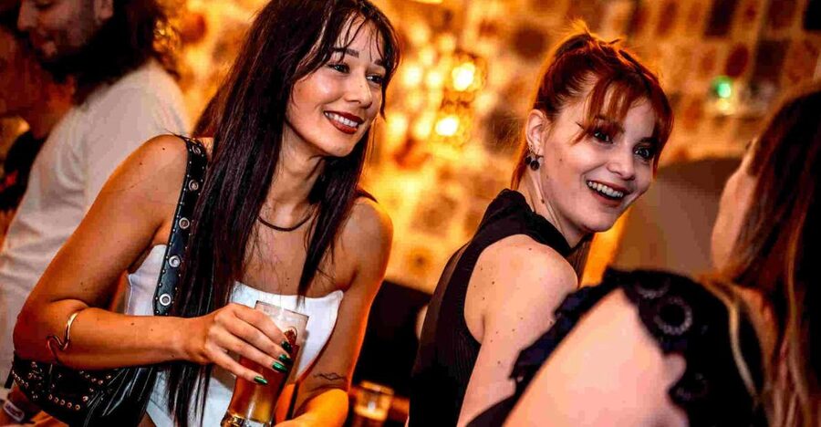 Budapest: Ruin Bar Pub Crawl with Entry Tickets - Why Budapest’s ruin bars make a good pub crawl