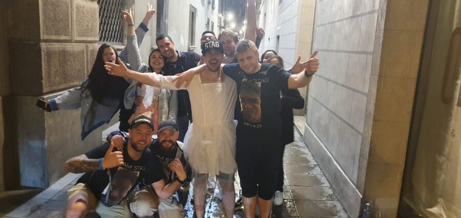 Budapest: Ruin Bar Pub Crawl with Entry Tickets - Free shots, cocktails, and the real cost of the night