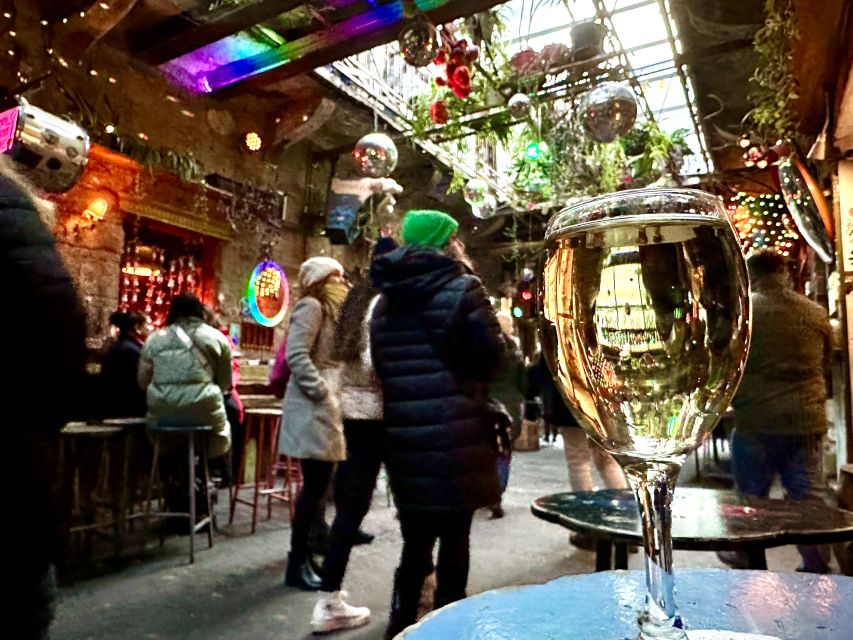 Budapest: Ruin Bar Tour - The guides can shape the whole experience