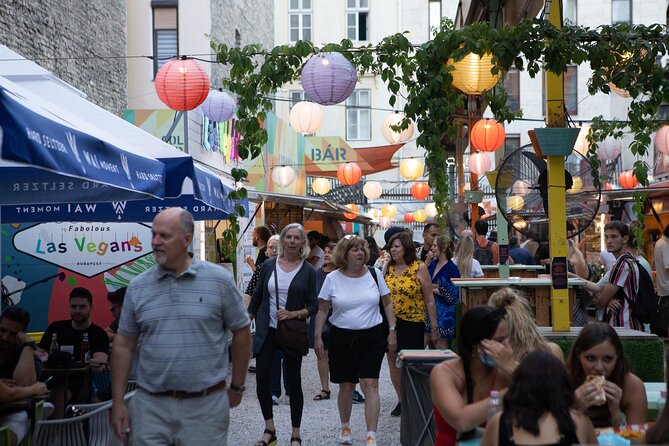 Budapest Ruin Bars Evening Walking Tour with Drinks & Street Food - What you actually eat and drink