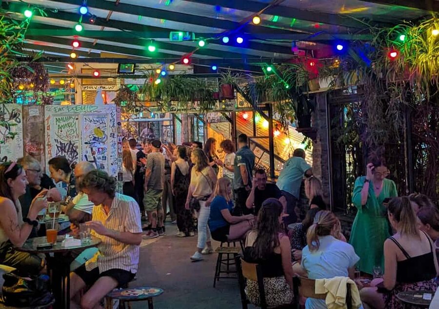 Budapest: Ruin Bars, Street Art, and Jewish Quarter Tour - Why this Budapest walk works so well