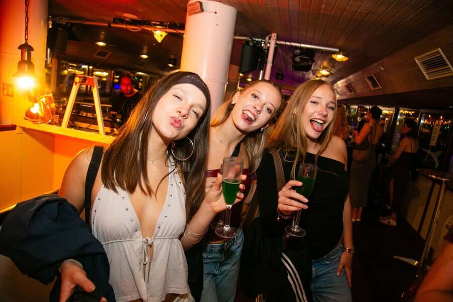 Budapest: Sightseeing River Cruise with Unlimited Cocktails - Quick facts worth knowing
