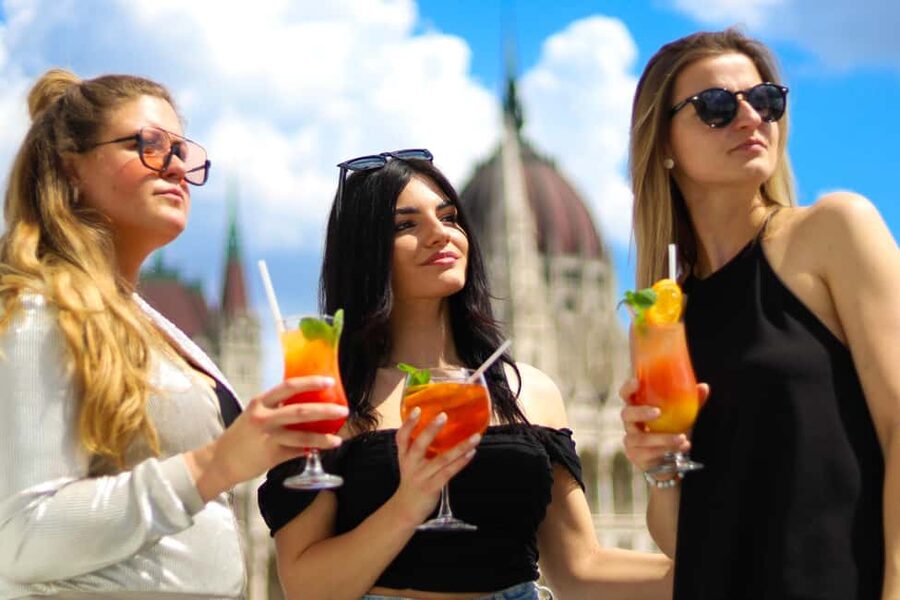 Budapest: Sunset Cocktail Cruise - Why a sunset cruise works so well in Budapest