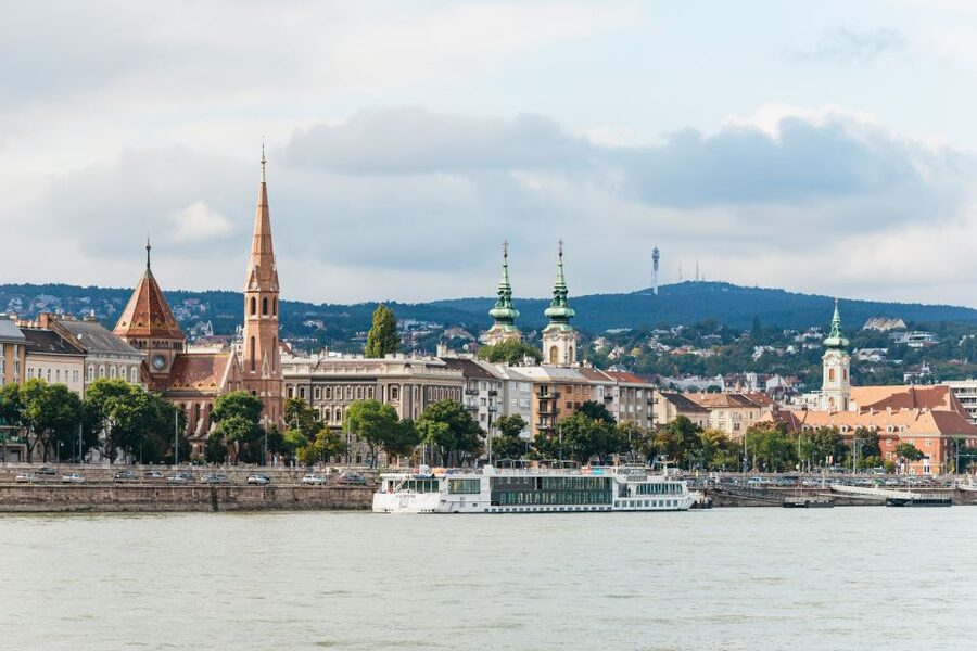 Budapest: Sunset Cocktail Cruise - Upper deck or heated lower deck?
