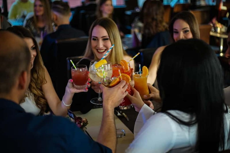Budapest: Sunset Cruise with 2 Cocktails - Buda Castle and Gellert Hill