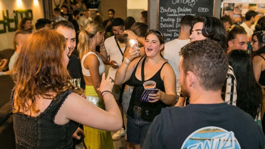 Budapest: Unmissable Bar Crawls with Shots & VIP Club Entry - From bar to bar: what the included drinks mean