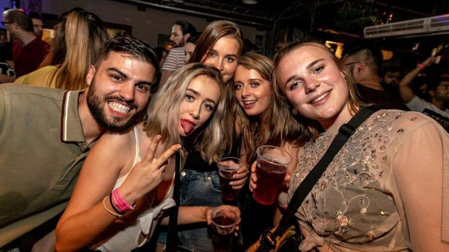 Budapest: Unmissable Bar Crawls with Shots & VIP Club Entry - Who should book this night