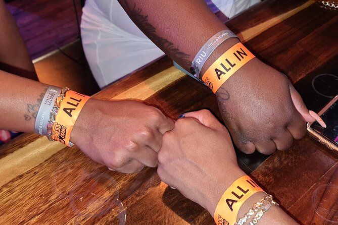 Cabo Bar Crawl - The BEST Bar and Clubs in Cabo - Saloon Cabo adds shows and spectacle