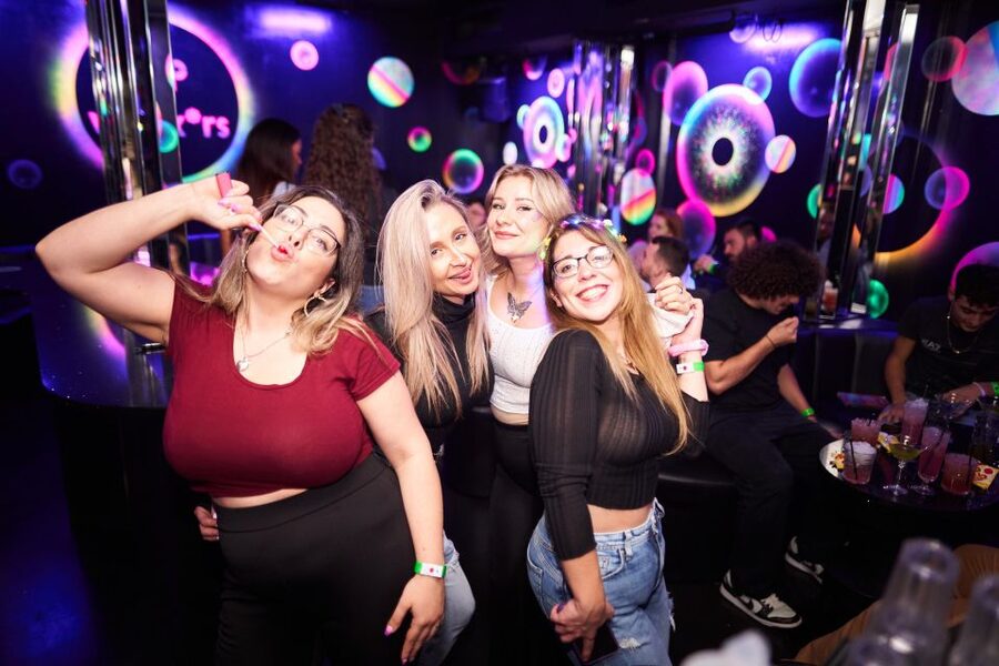 Camden Pub Crawl & Bar Tour London - Who should book this Camden night out?