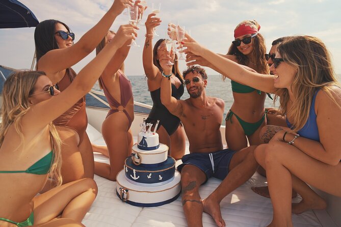 Capri Private luxury Boat Tour - White Grotta and the first coastal views