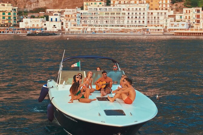 Capri Private luxury Boat Tour - Food, drinks, and the onboard setup