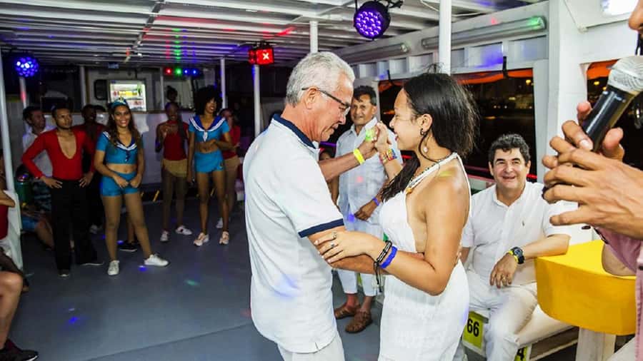 Cartagena: Buffet & party night,cocktails sailing in the bay - What the five-star feedback tells you