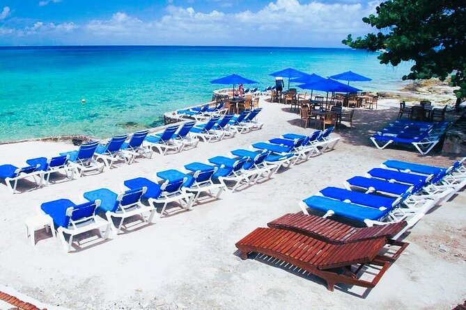 Catamaran Snorkel Adventure to El Cielo and The Money Bar Beach - How crowded will your boat feel?