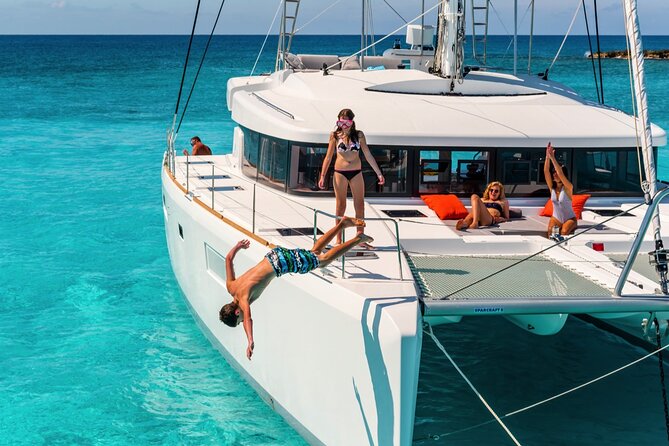 Catamaran Tour to Isla Mujeres from Cancún with Bar and Lunch - Beach Club Time and the Mexican Buffet