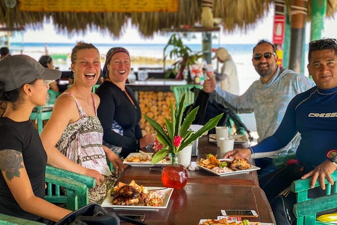 Catamaran Tour to Isla Mujeres from Cancún with Bar and Lunch - Exploring Isla Mujeres Town