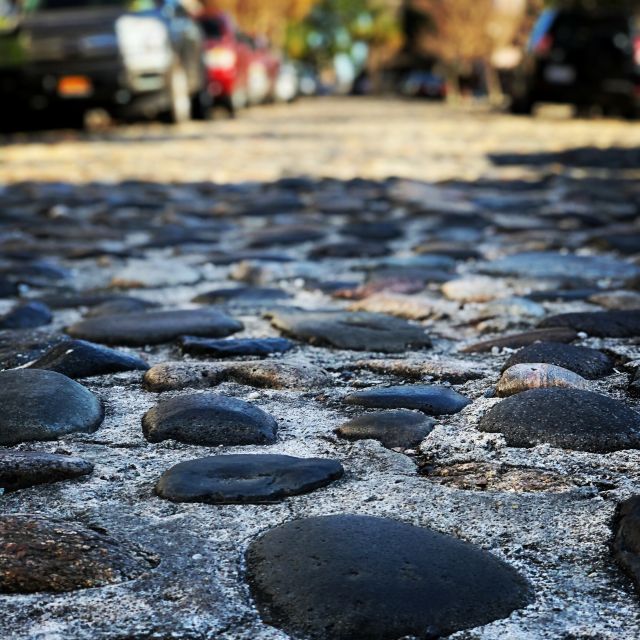 Charleston: Walking History and Bar Tour - Key details that shape the experience