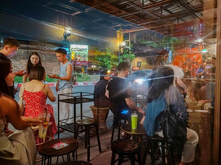 Chiang Mai: Chiang Mai Bar Hopping Guided Night Tour - The red taxi ride to Ton Lam Yai Market
