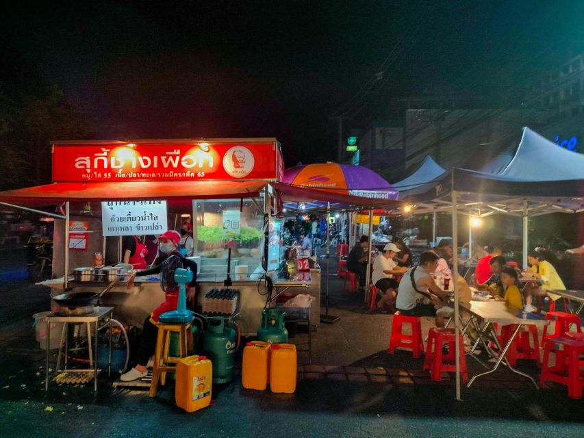 Chiang Mai: Chiang Mai Bar Hopping Guided Night Tour - Start at Wat Lok Moli, near the old town