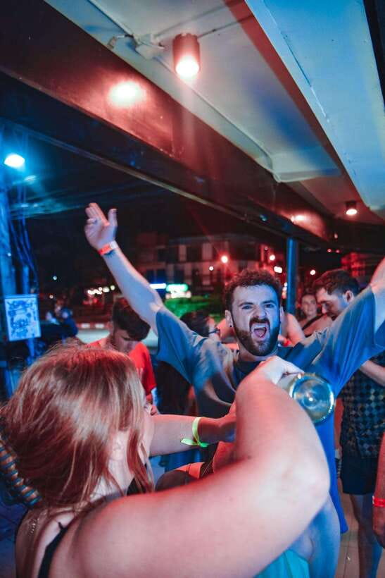 Chiang Mai Pub Crawl: The Best Nightlife in Town! - The second stop and the karaoke hour