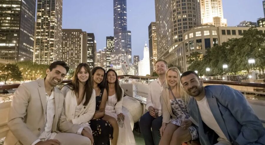 Chicago River: Guided Sunset Cocktail & Architecture Tour - Why this 90-minute cruise works so well at sunset