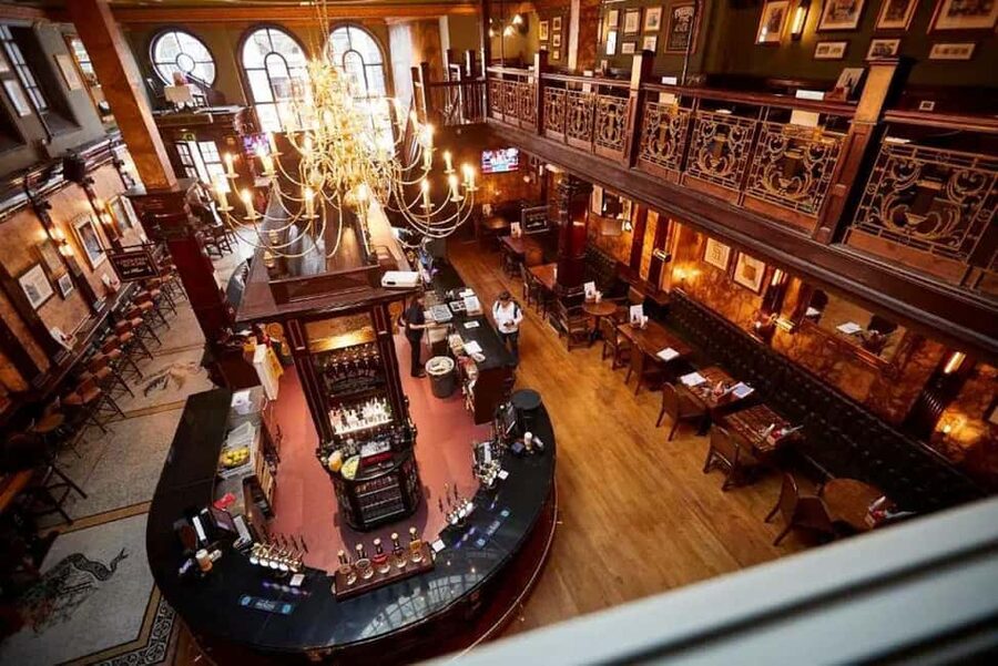 City of London Historic Pub Tour with Beers and Bar Snacks - Four pubs, four different chapters